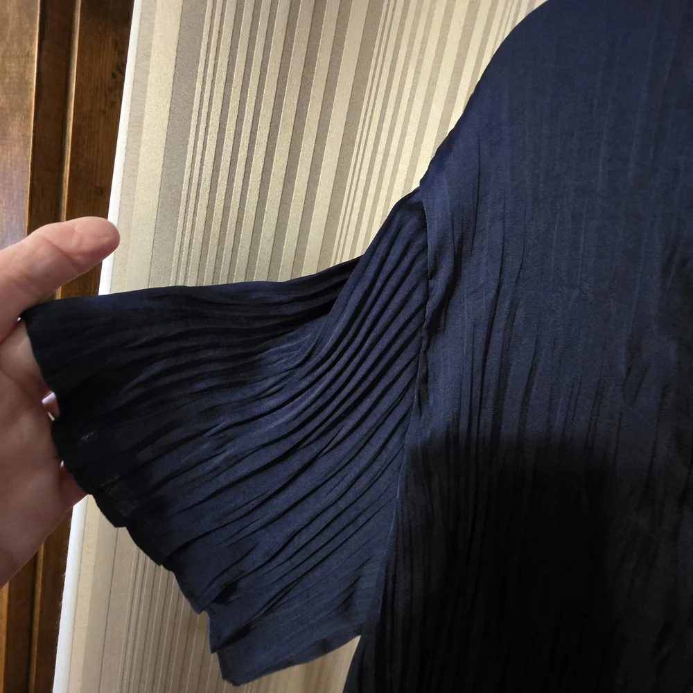 Vince Navy Blue Pleated Blouse - Picture 3 of 4